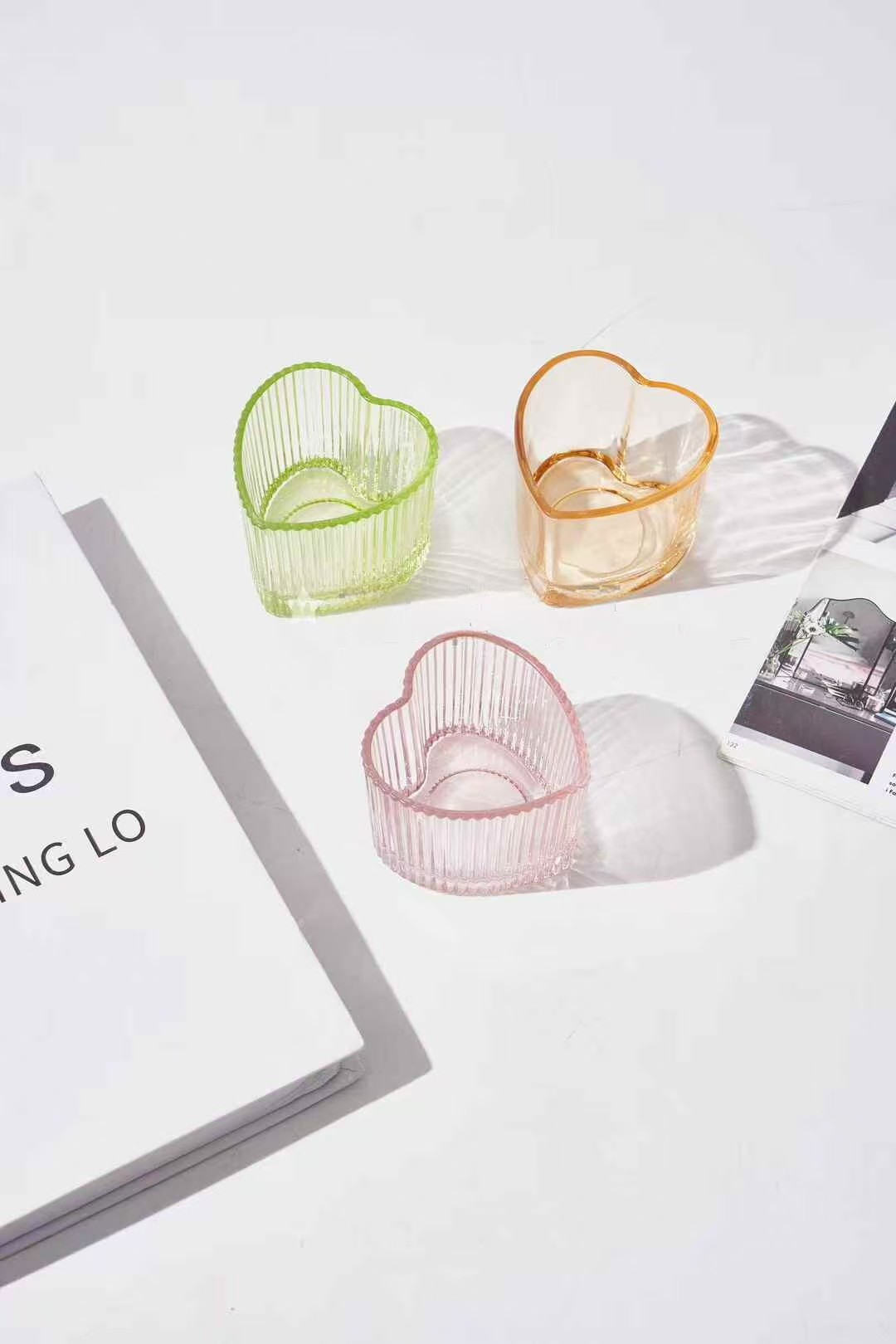 Szerelmi alakú üveggyertyatartó Szerelmi alakú üveggyertyatartó