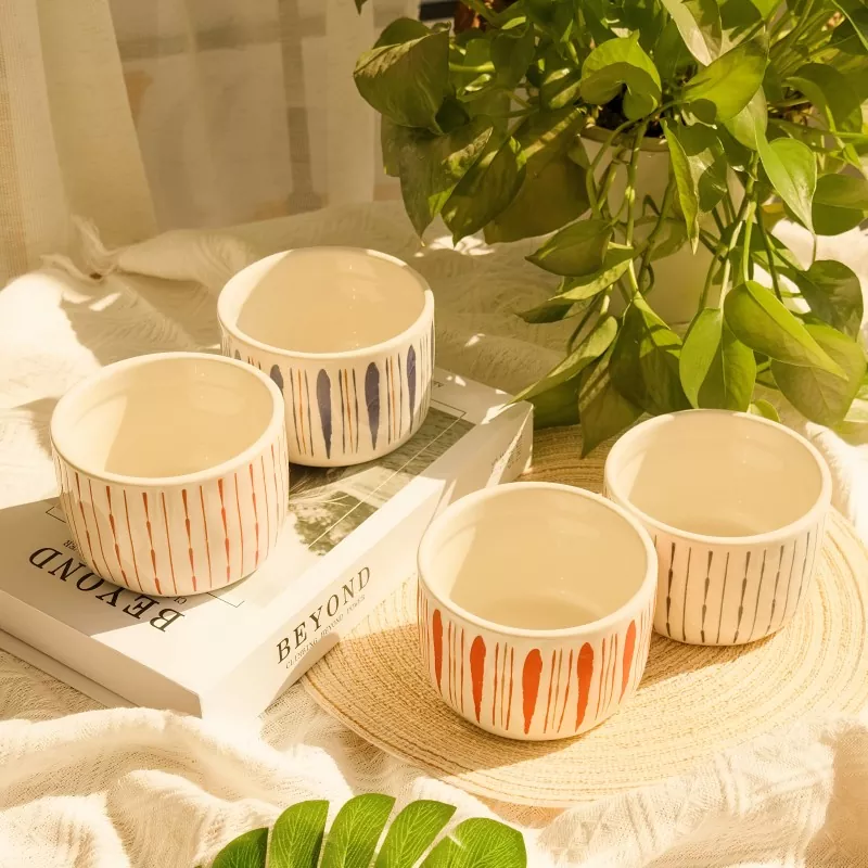 Kék és piros csíkos kerámia gyertyatartók