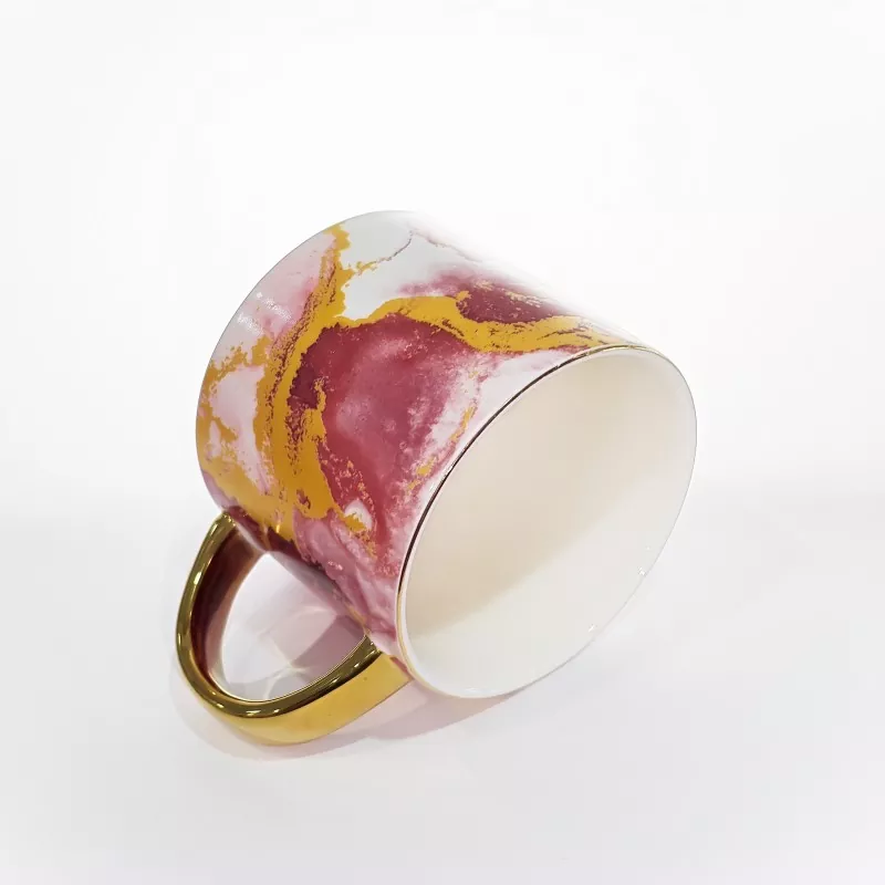 Elegáns márványmintás kerámia bögre