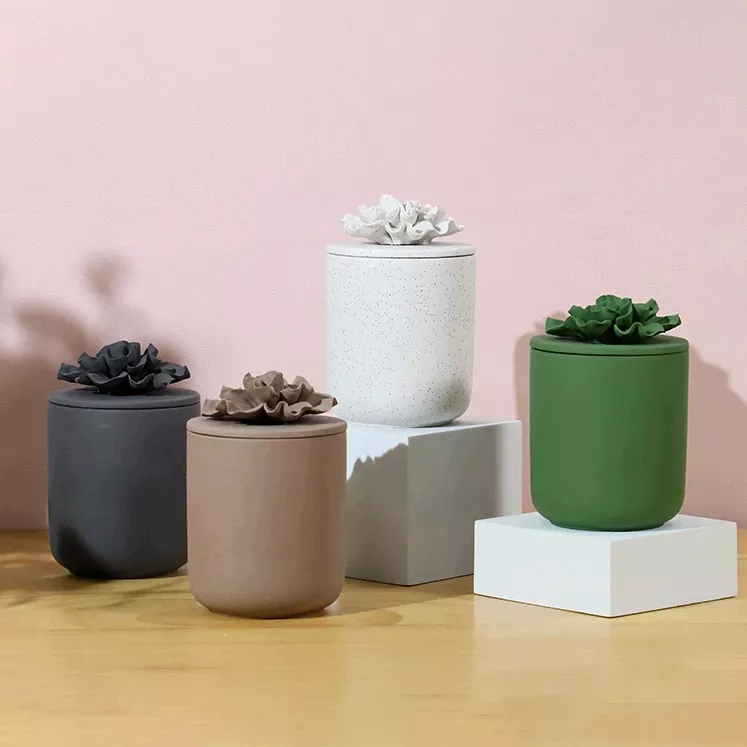 Relief szirom kerámia gyertyatartó